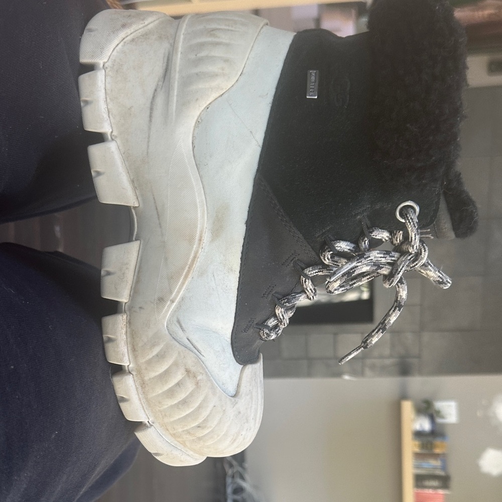 UGG ADIROAM HIKER BLACK LEATHER WATERPROOF SHEEPSKIN BOOTS WOMEN'S